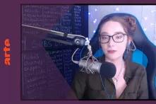 Screenshot von "Antifeministischer Hass in sozialen Netzwerken" mit Manonolita, wie sie an ihrem Streamingmikro sitzt.