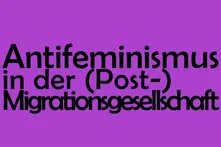 Lila Hintergrund mit Titel der Folge in schwarzer Schrift
